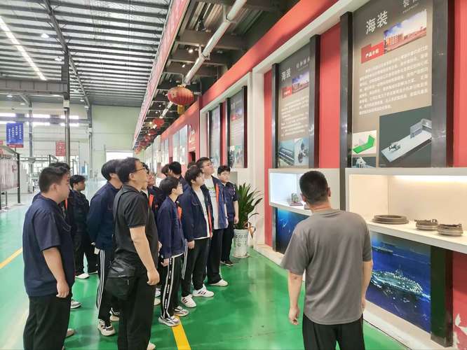 智能制造学院组织学生赴企业参观交流_襄阳科技职业学院